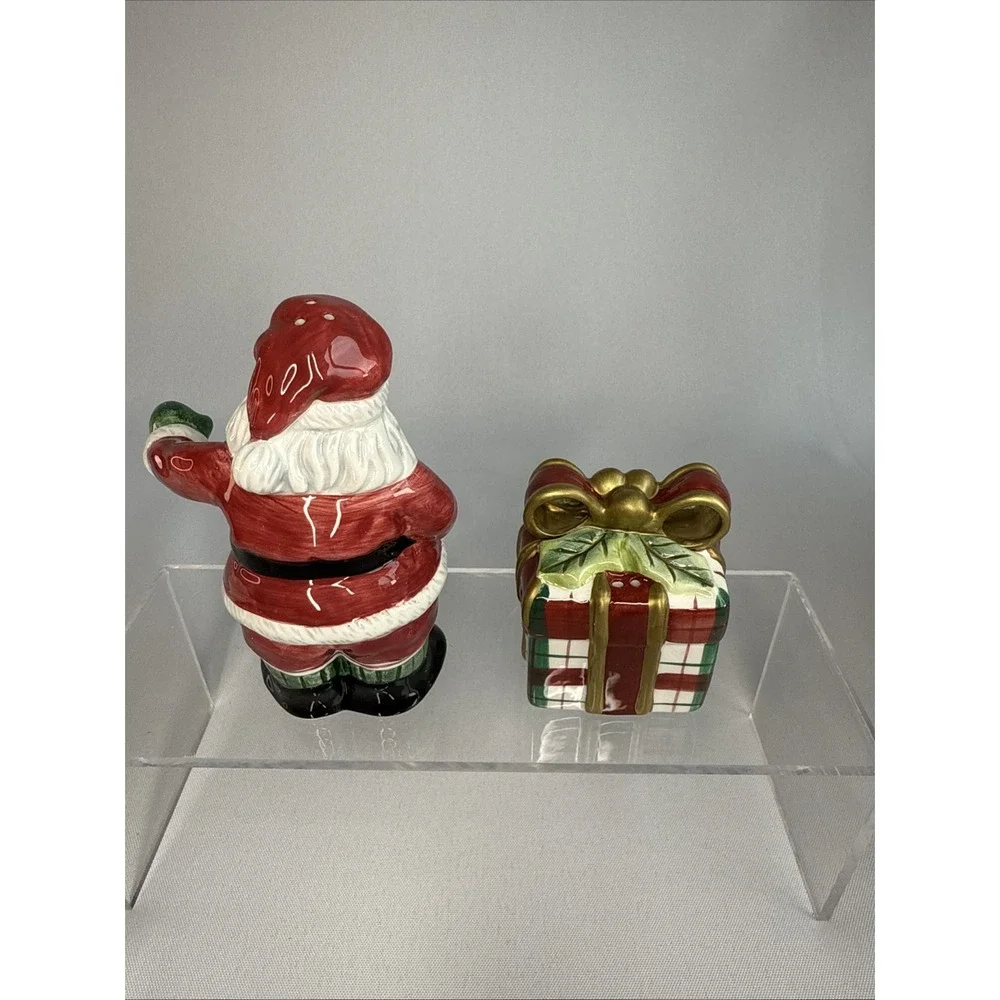 Fitz and Floyd Salt and Pepper Shakers Plaid Christmas Santa & Gift Box 2002 NEW